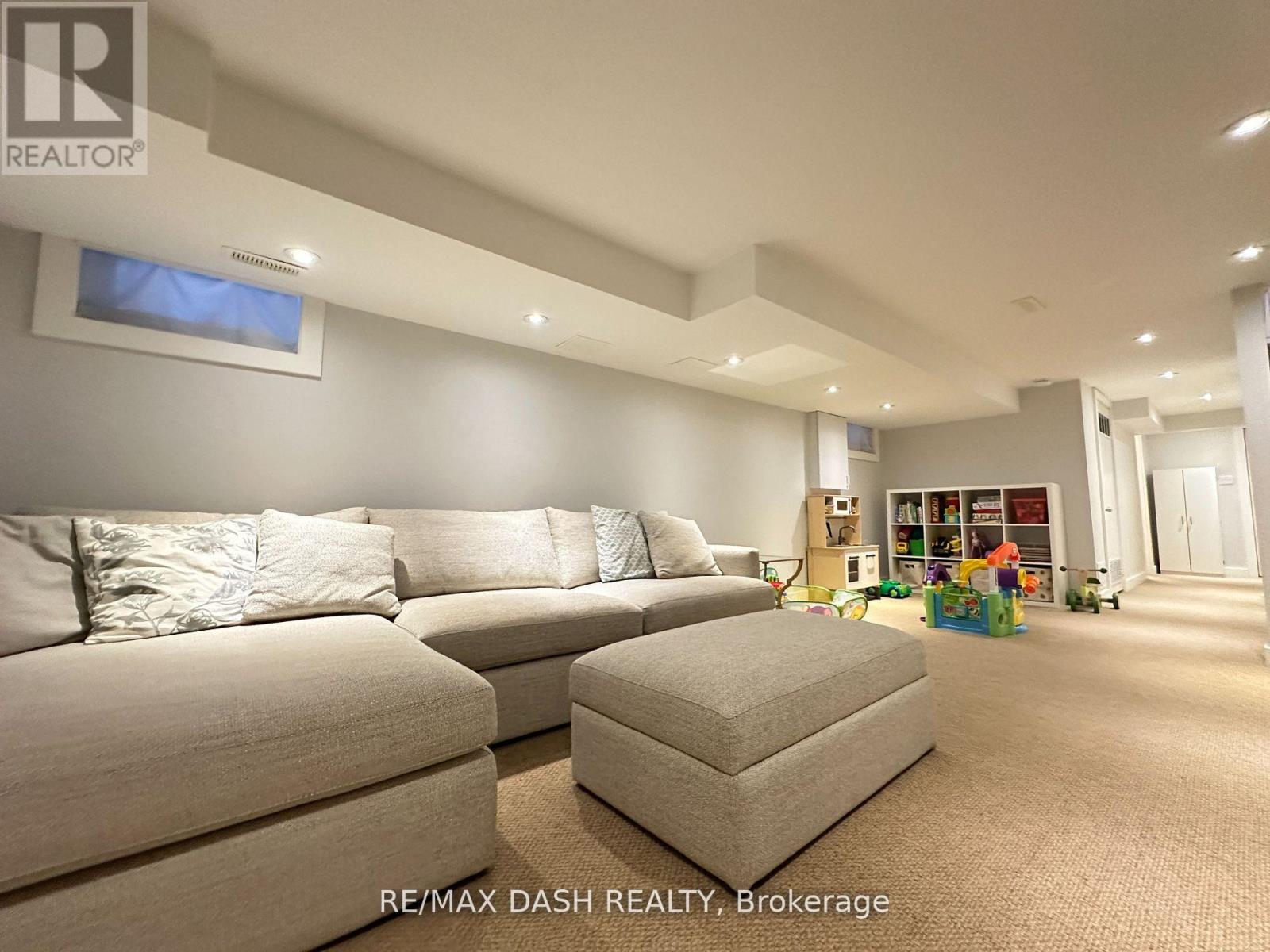 24 Berkshire Avenue, Toronto, Ontario  M4M 2Z6 - Photo 39 - E13199726