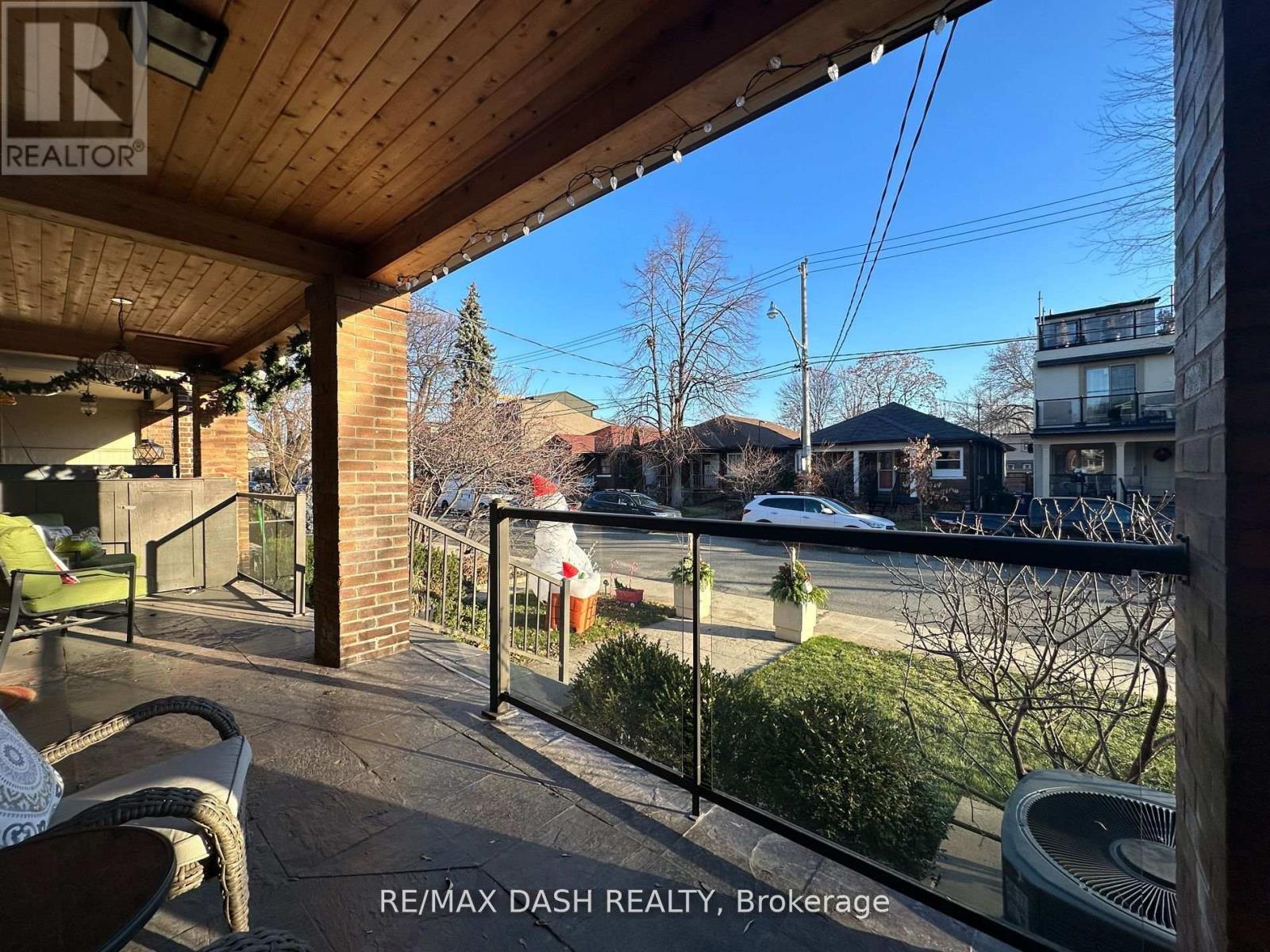24 Berkshire Avenue, Toronto, Ontario  M4M 2Z6 - Photo 4 - E13199726