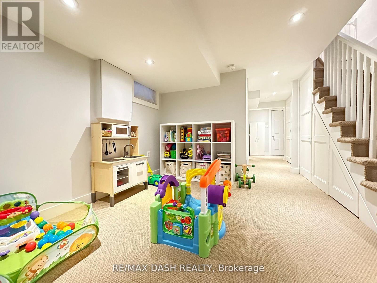 24 Berkshire Avenue, Toronto, Ontario  M4M 2Z6 - Photo 40 - E13199726