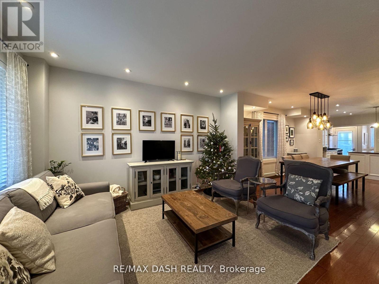 24 Berkshire Avenue, Toronto, Ontario  M4M 2Z6 - Photo 6 - E13199726
