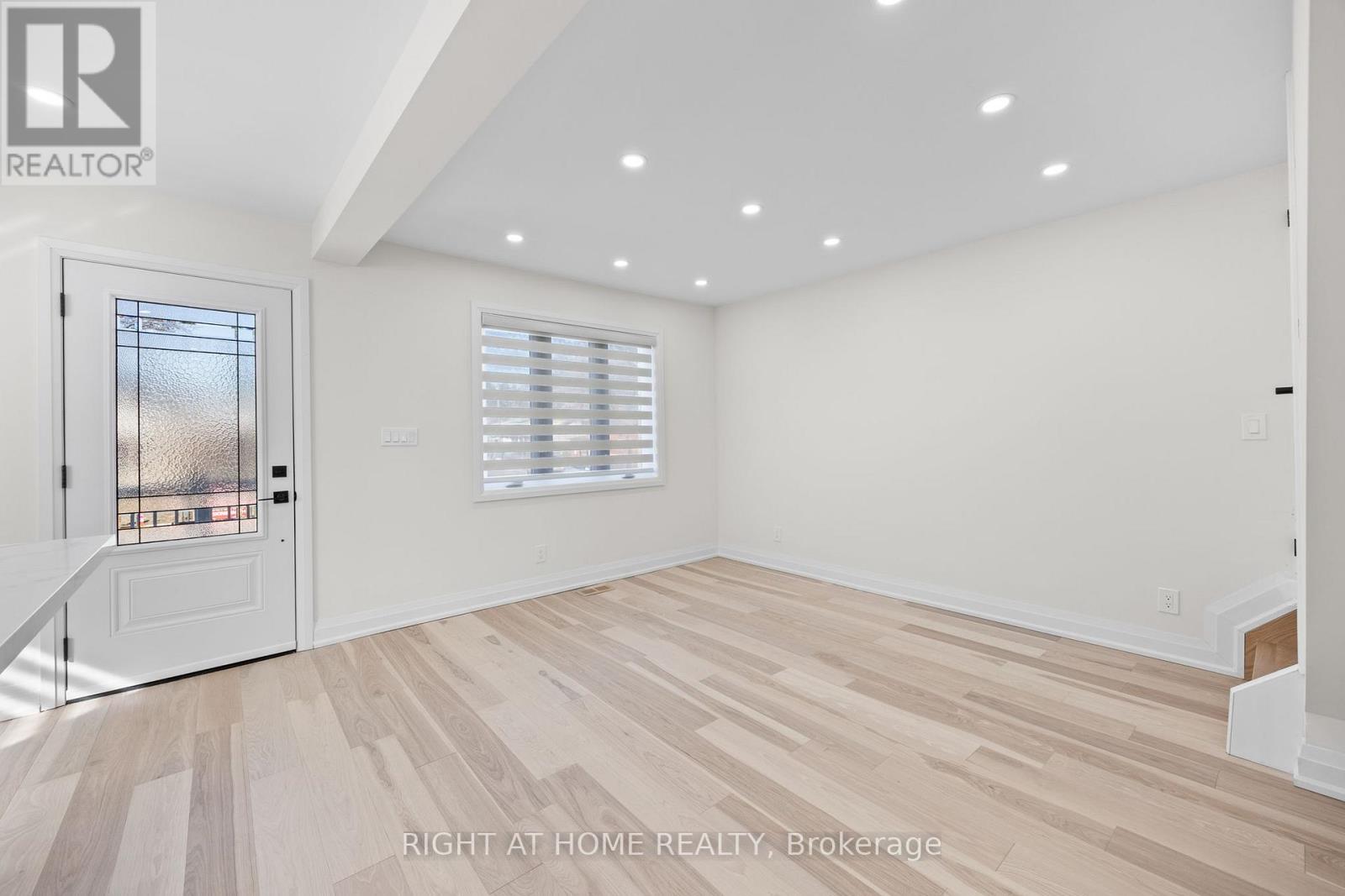 961 Victoria Park Avenue, Toronto, Ontario  M4B 2J4 - Photo 4 - E13199880