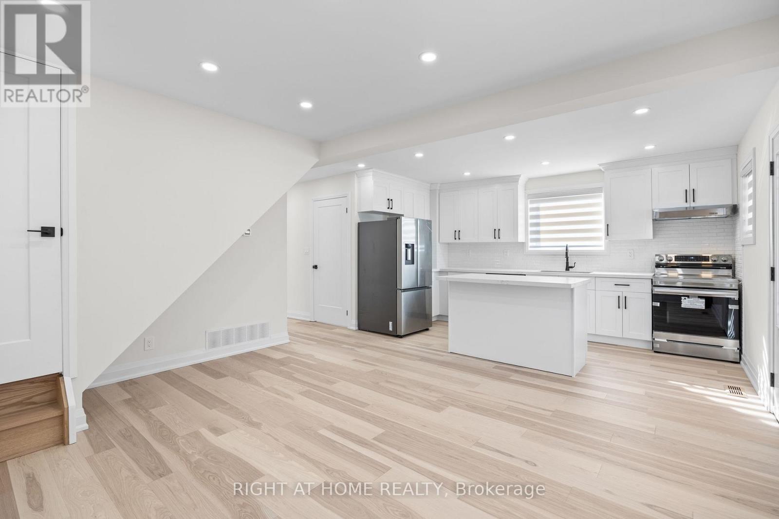 961 Victoria Park Avenue, Toronto, Ontario  M4B 2J4 - Photo 8 - E13199880