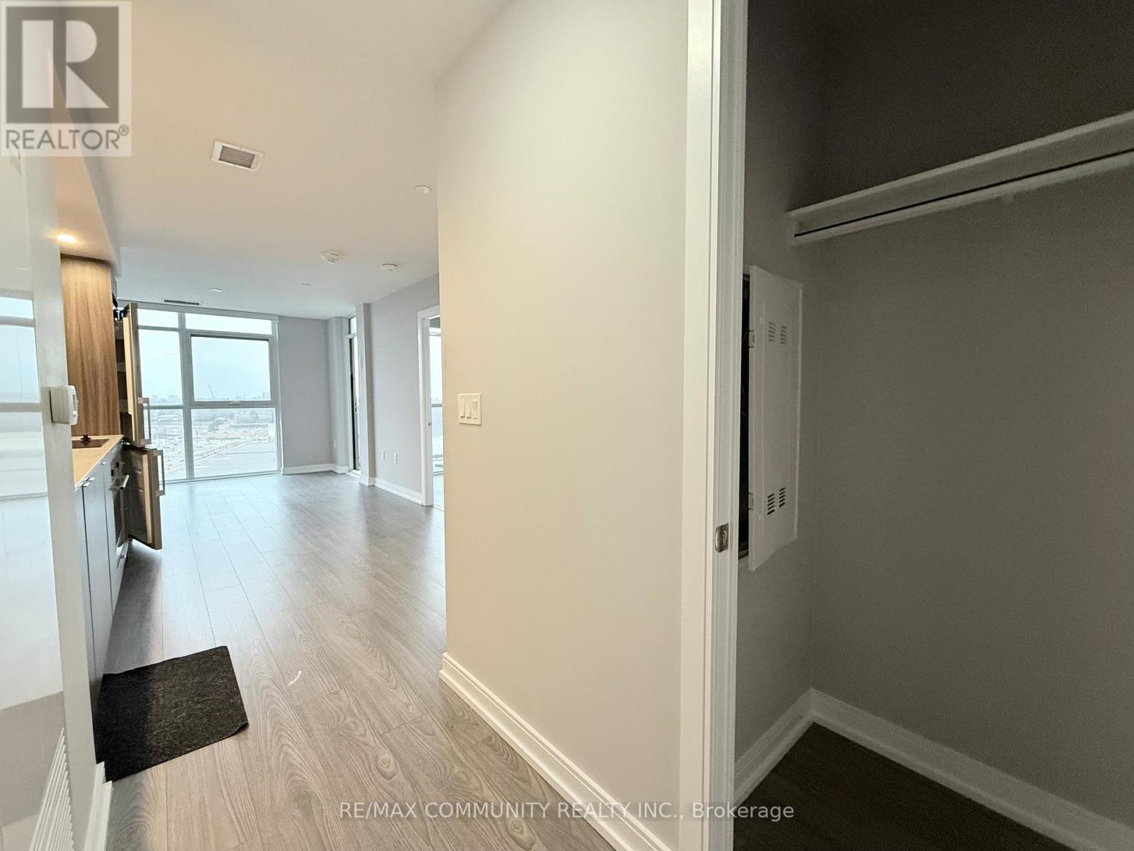 1001 - 225 Village Green Square, Toronto, Ontario  M1S 0N4 - Photo 3 - E13200560