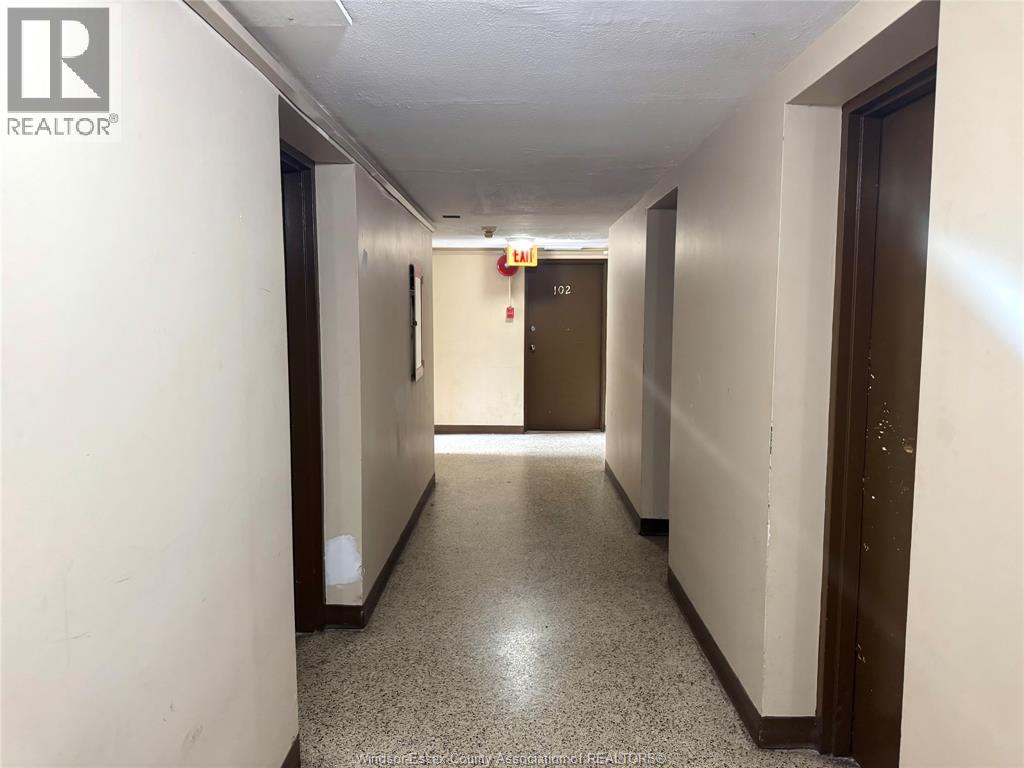 2035 University Avenue West Unit# 102, Windsor, Ontario N9B 1E1 - Photo 2 - 26012370