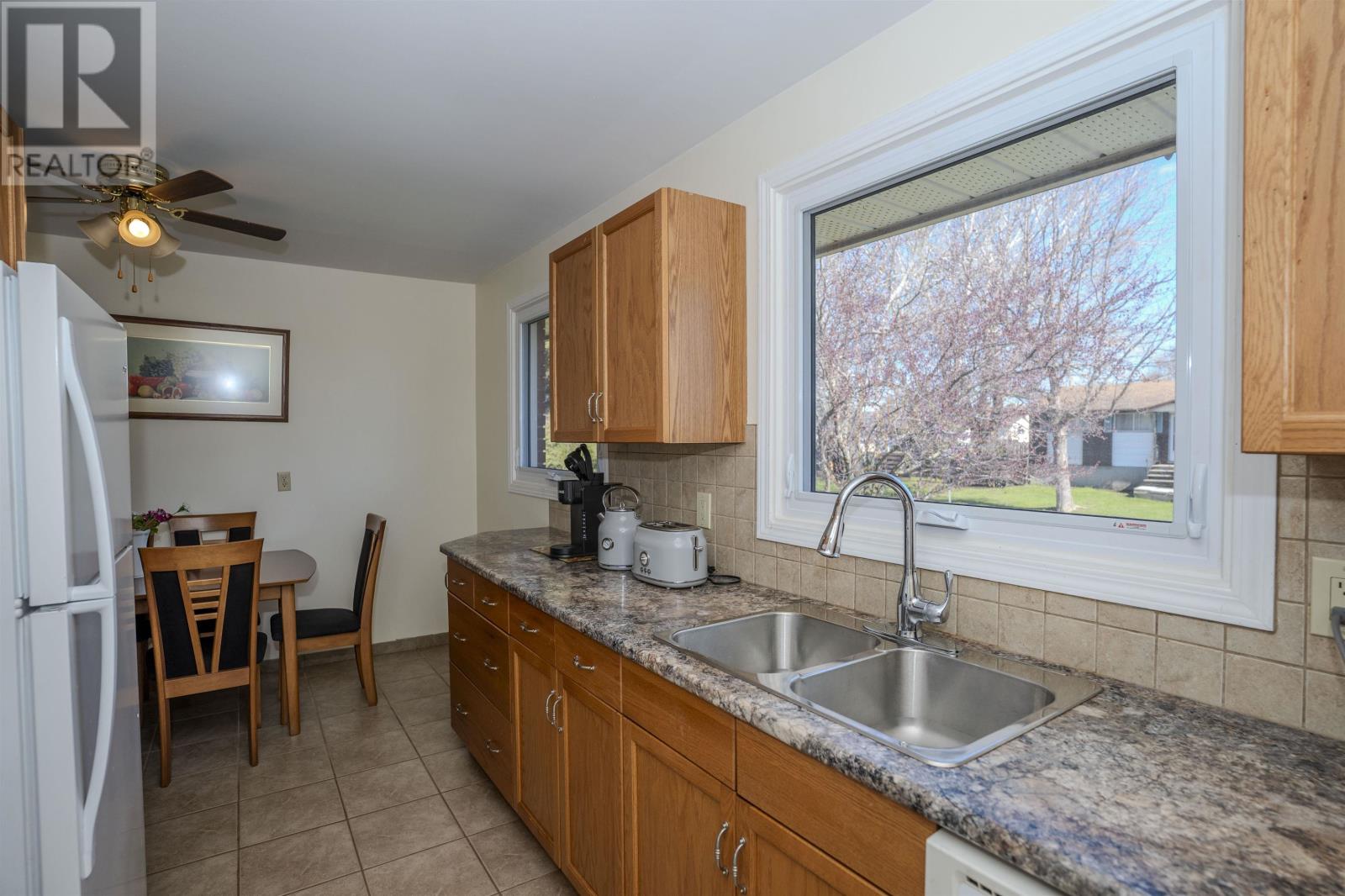 232 Kensington Dr, Thunder Bay, Ontario  P7C 2A8 - Photo 12 - TB2601228