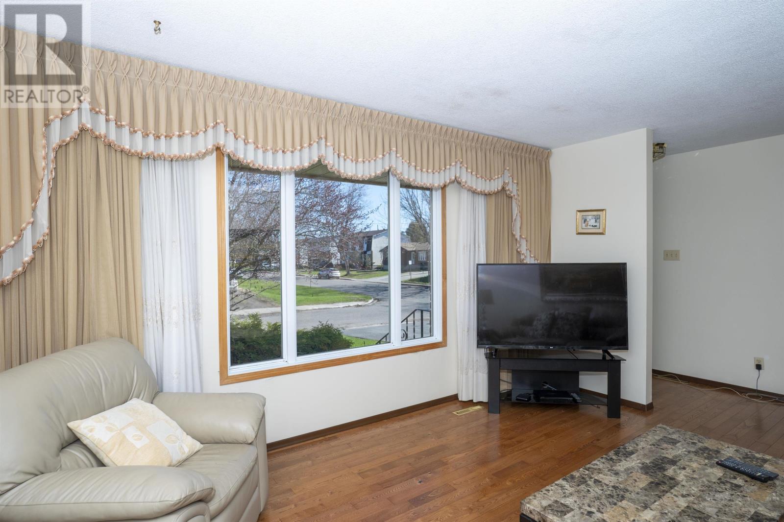 232 Kensington Dr, Thunder Bay, Ontario  P7C 2A8 - Photo 2 - TB2601228