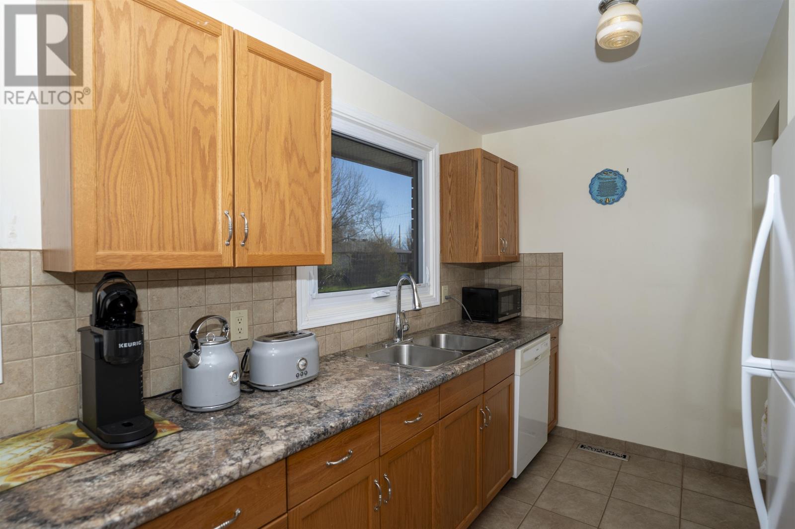 232 Kensington Dr, Thunder Bay, Ontario  P7C 2A8 - Photo 9 - TB2601228