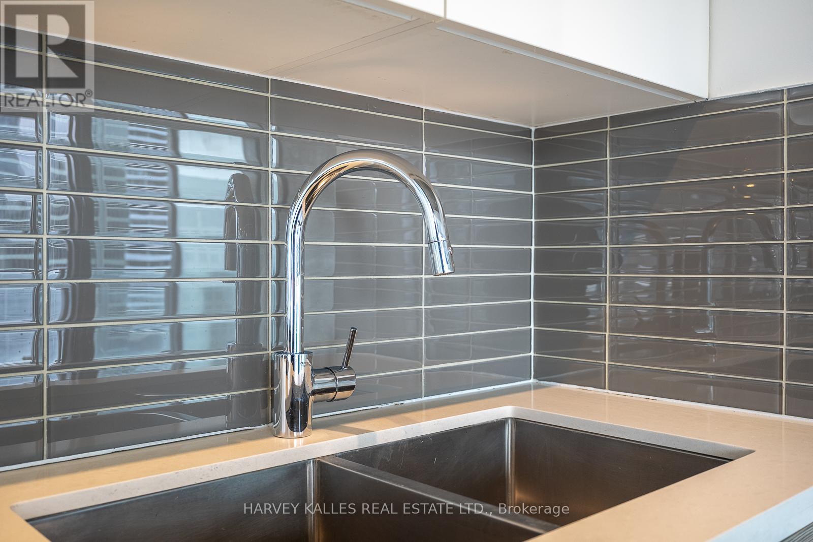 1507 - 224 King Street W, Toronto, Ontario  M5H 0A6 - Photo 10 - C13128544