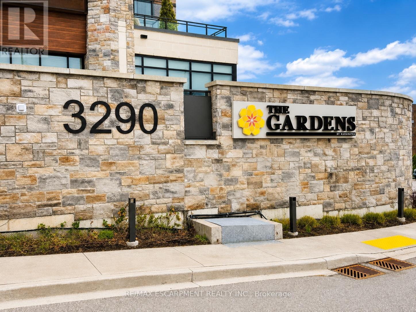 309 - 3290 New Street, Burlington, Ontario  L7N 1M8 - Photo 2 - W12680494