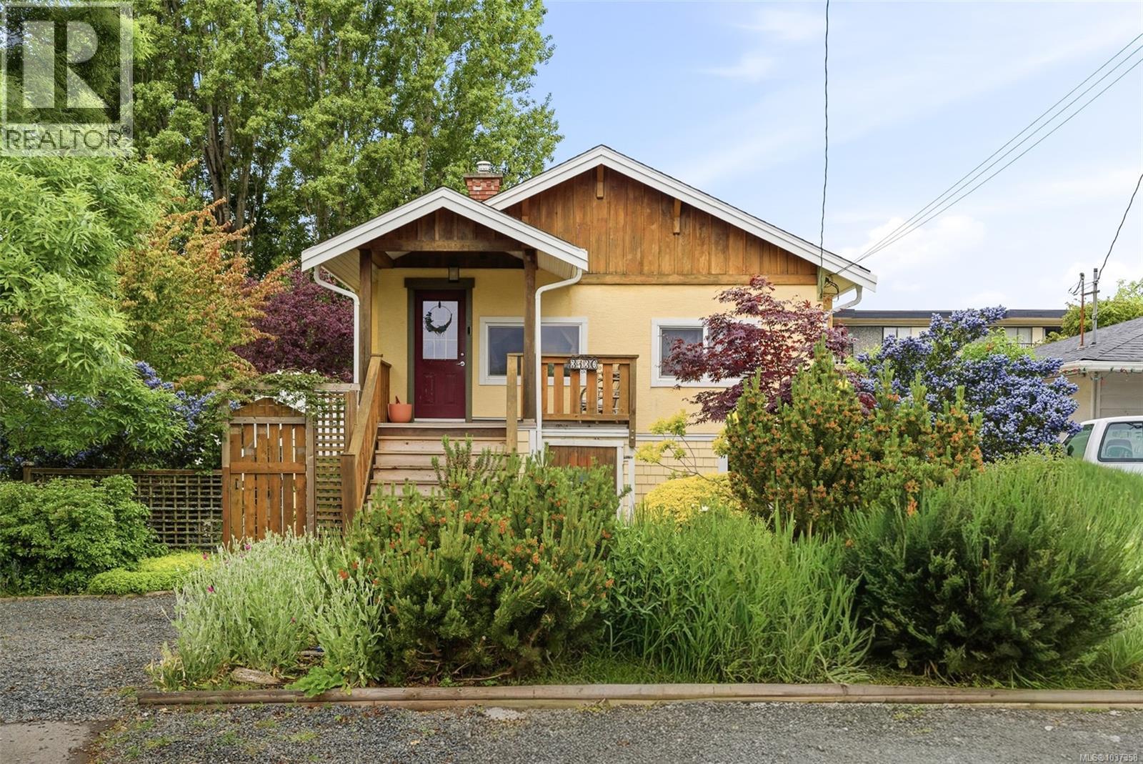 3130 Kingsley St, Saanich, British Columbia  V8P 4J4 - Photo 2 - 1037358
