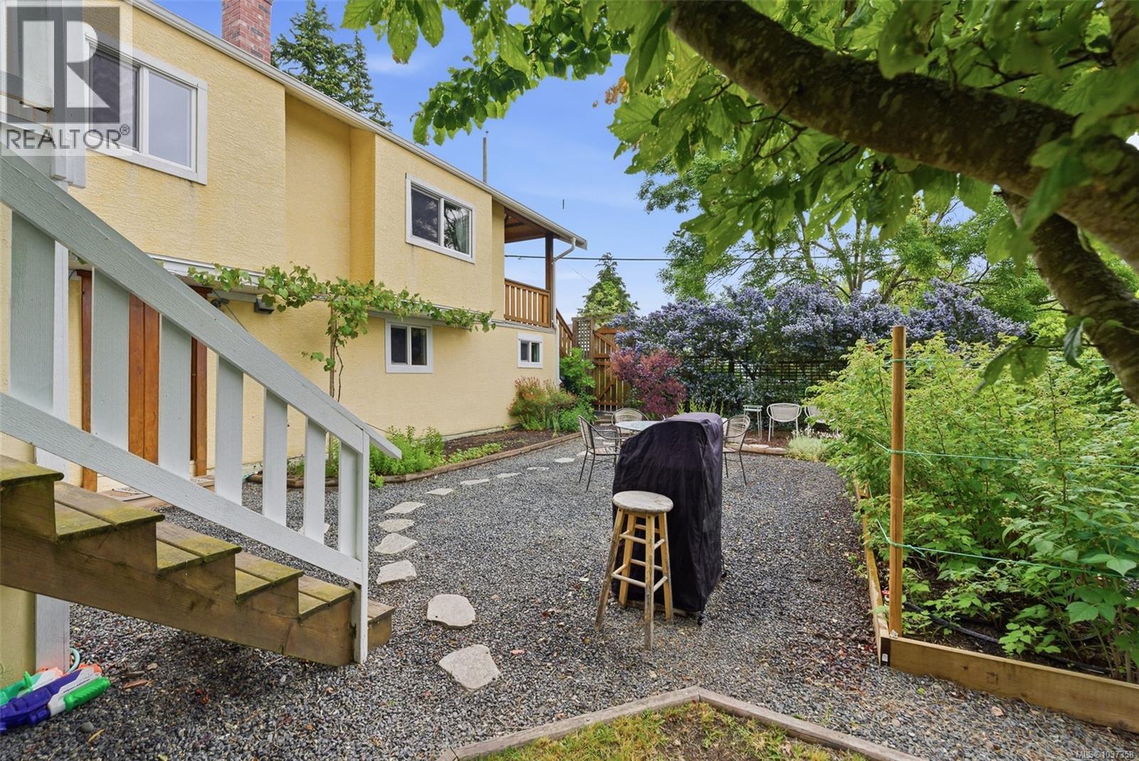3130 Kingsley St, Saanich, British Columbia  V8P 4J4 - Photo 32 - 1037358