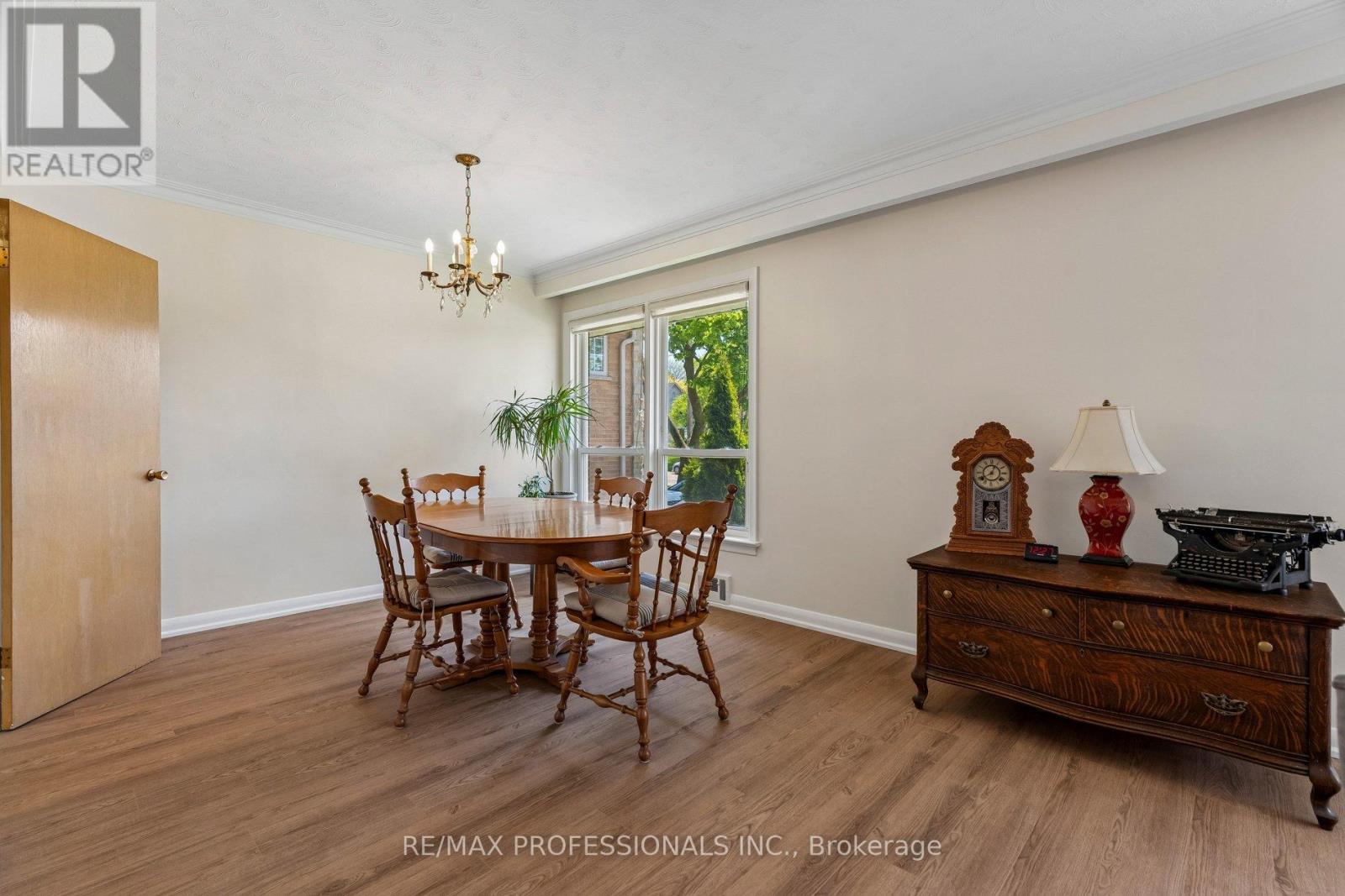151 Perry Crescent, Toronto, Ontario  M9A 1K8 - Photo 14 - W13199128