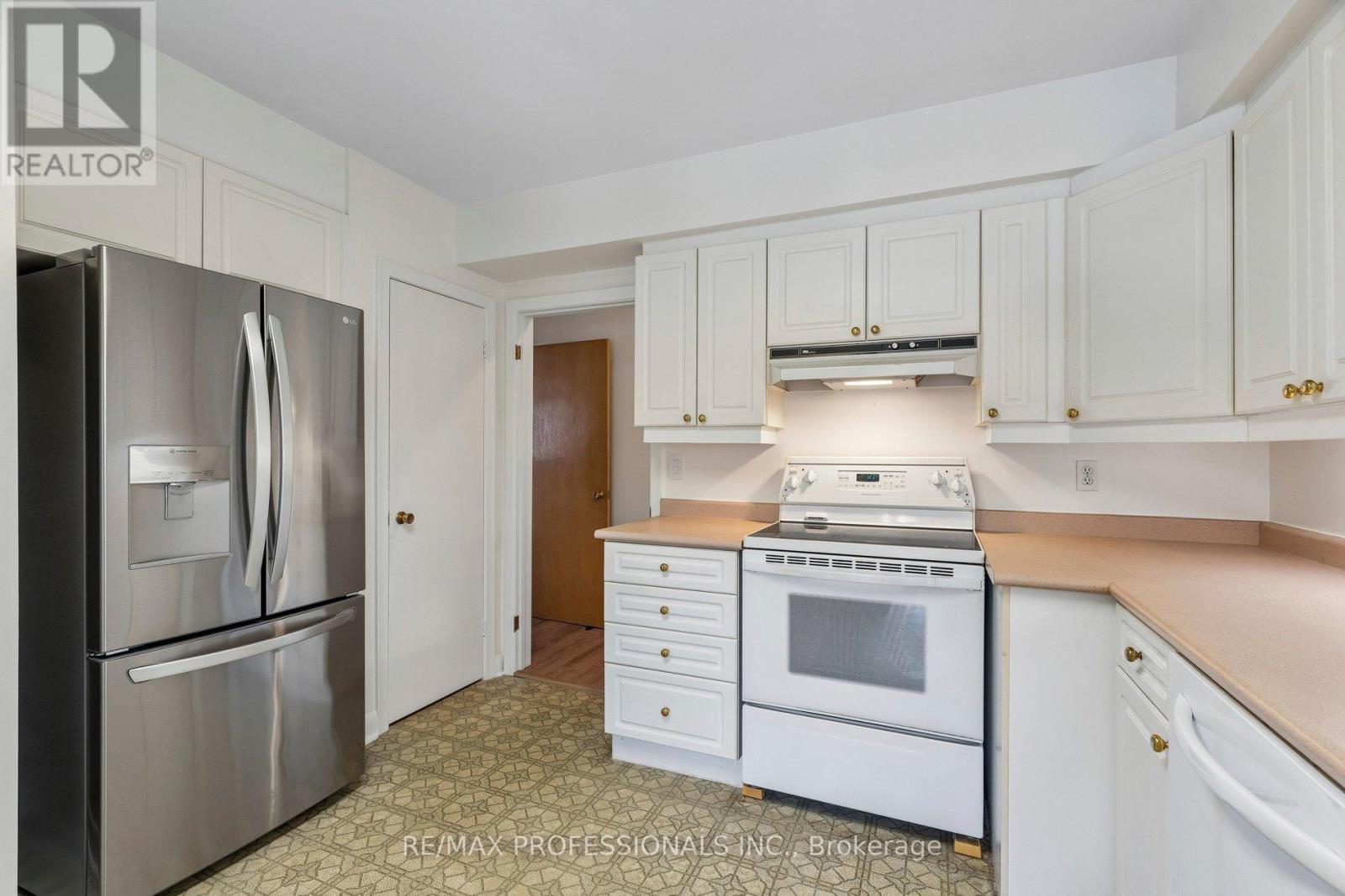 151 Perry Crescent, Toronto, Ontario  M9A 1K8 - Photo 18 - W13199128