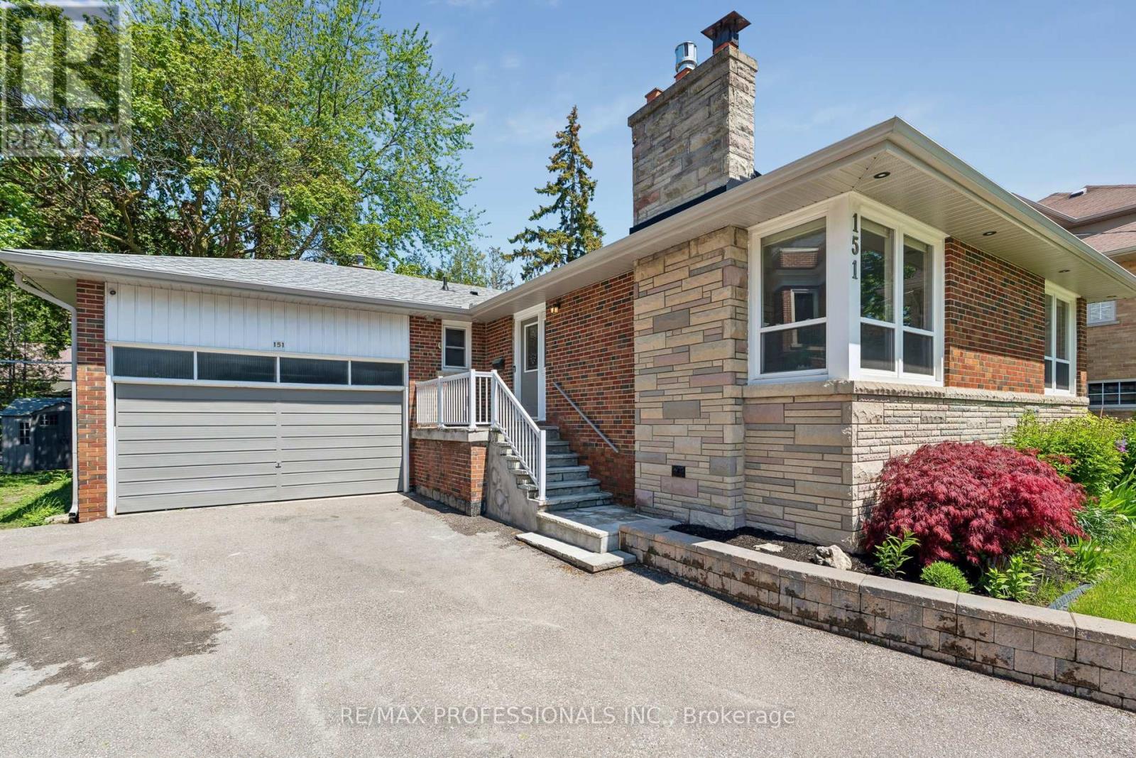 151 Perry Crescent, Toronto, Ontario  M9A 1K8 - Photo 3 - W13199128