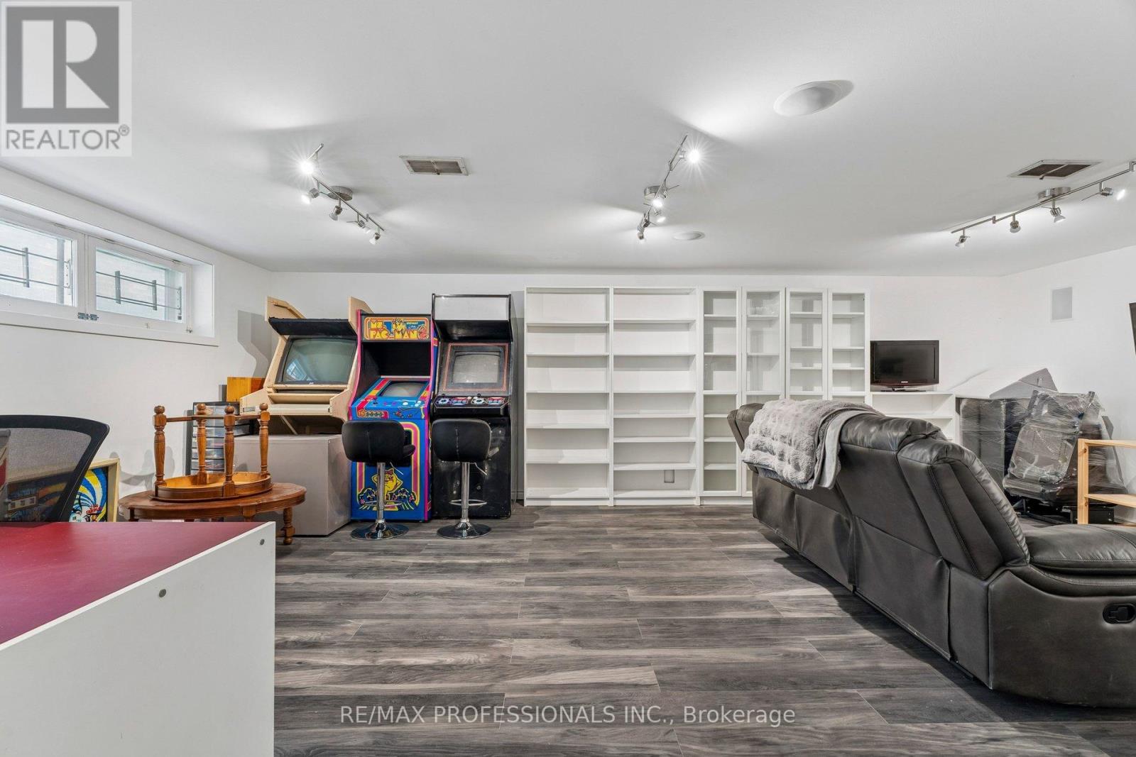 151 Perry Crescent, Toronto, Ontario  M9A 1K8 - Photo 35 - W13199128