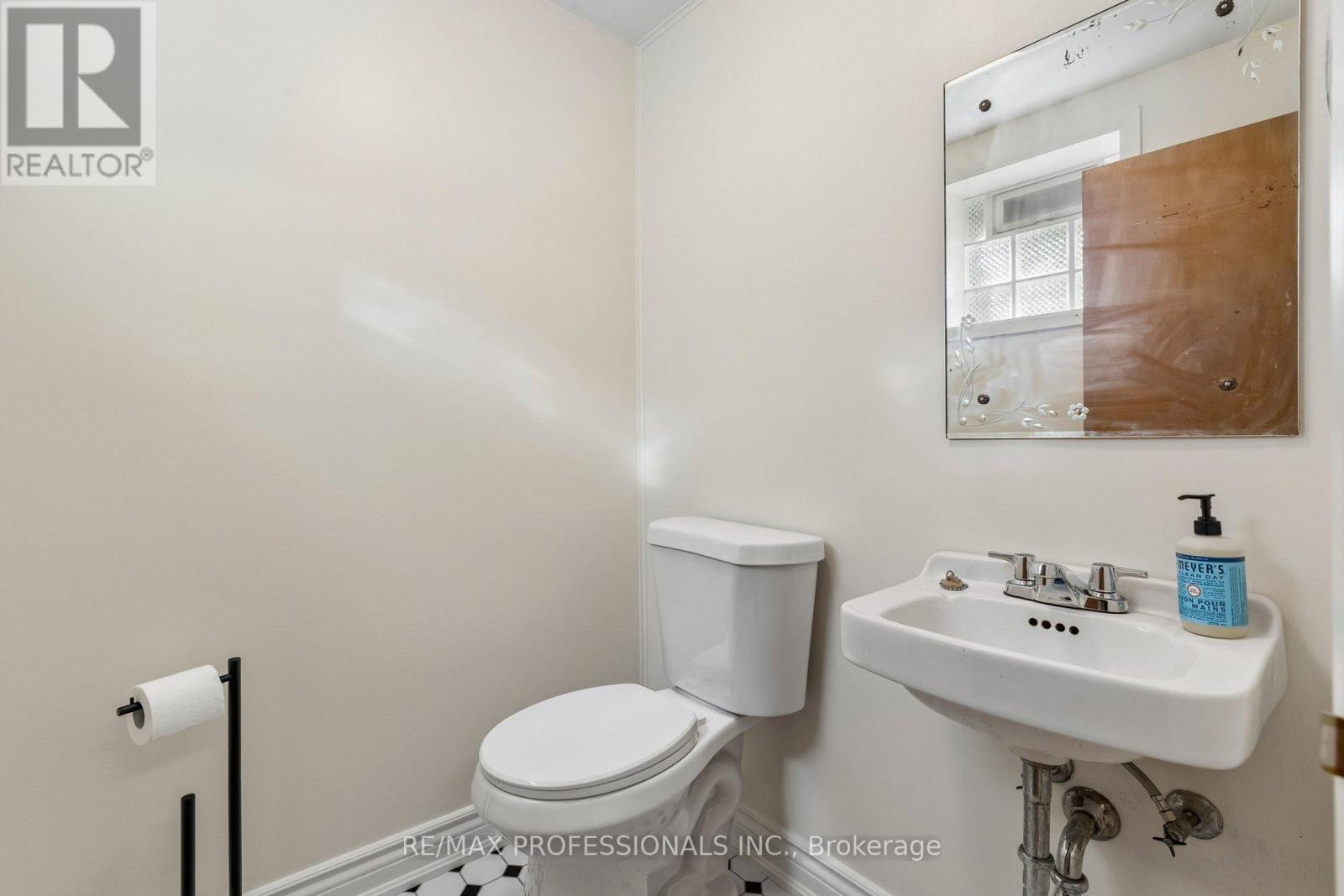 151 Perry Crescent, Toronto, Ontario  M9A 1K8 - Photo 39 - W13199128