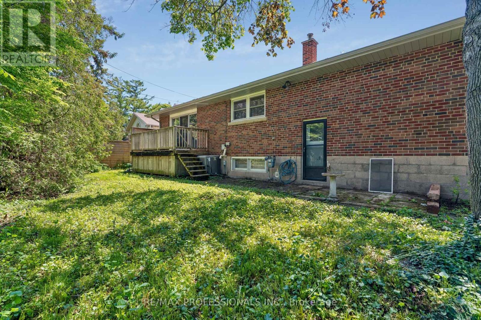 151 Perry Crescent, Toronto, Ontario  M9A 1K8 - Photo 49 - W13199128