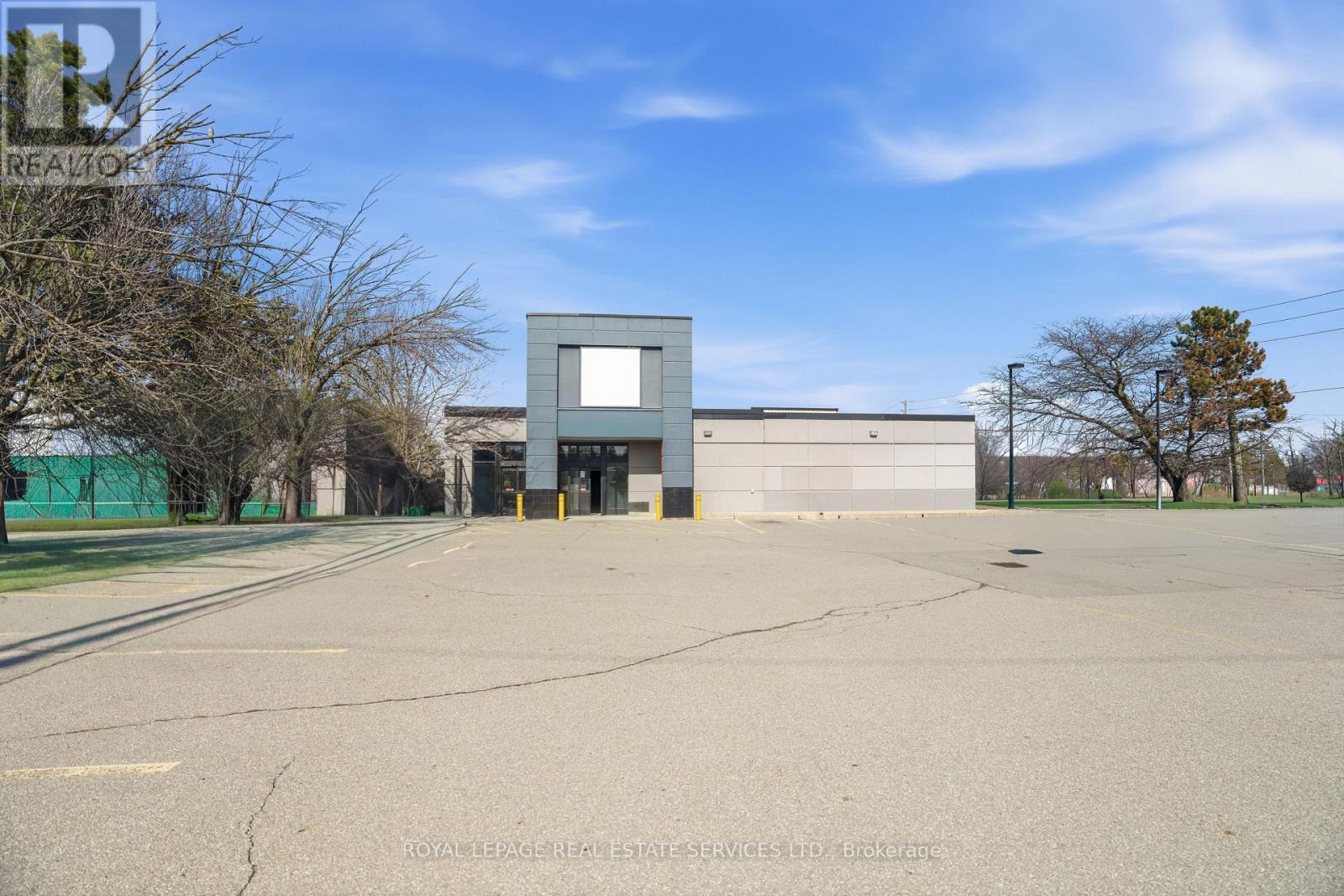 61 QUEEN STREET N, Mississauga, Ontario