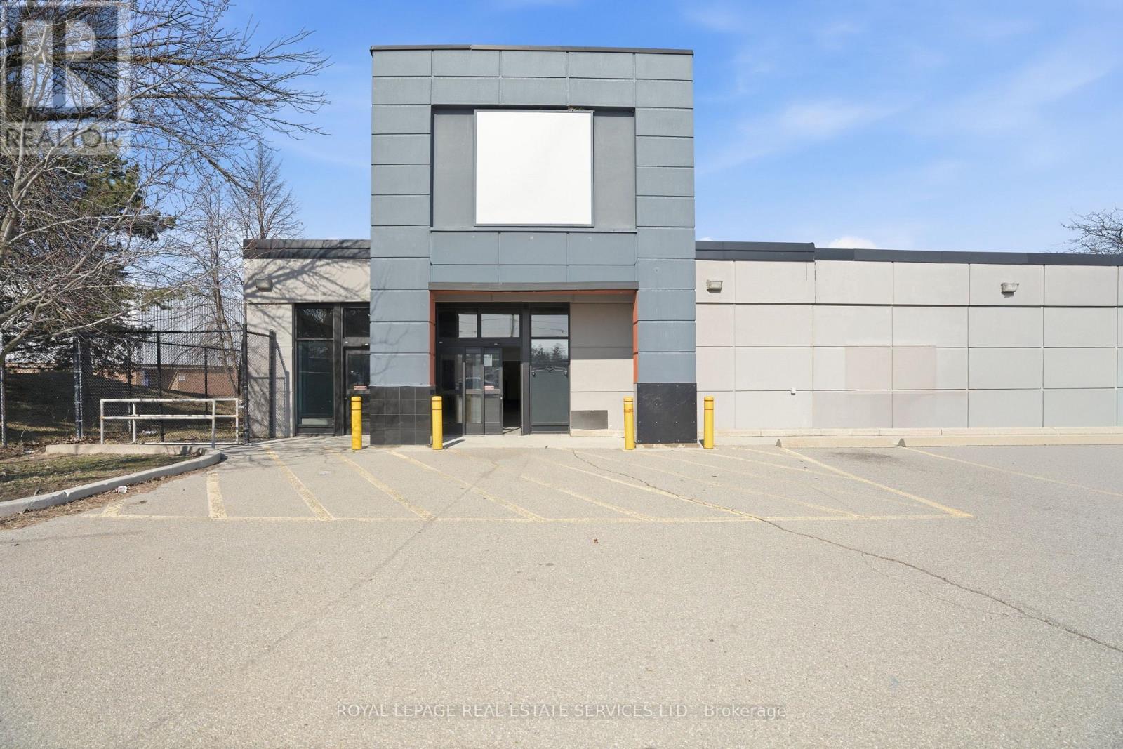 61 Queen Street N, Mississauga, Ontario  L5N 1A4 - Photo 15 - W13200232