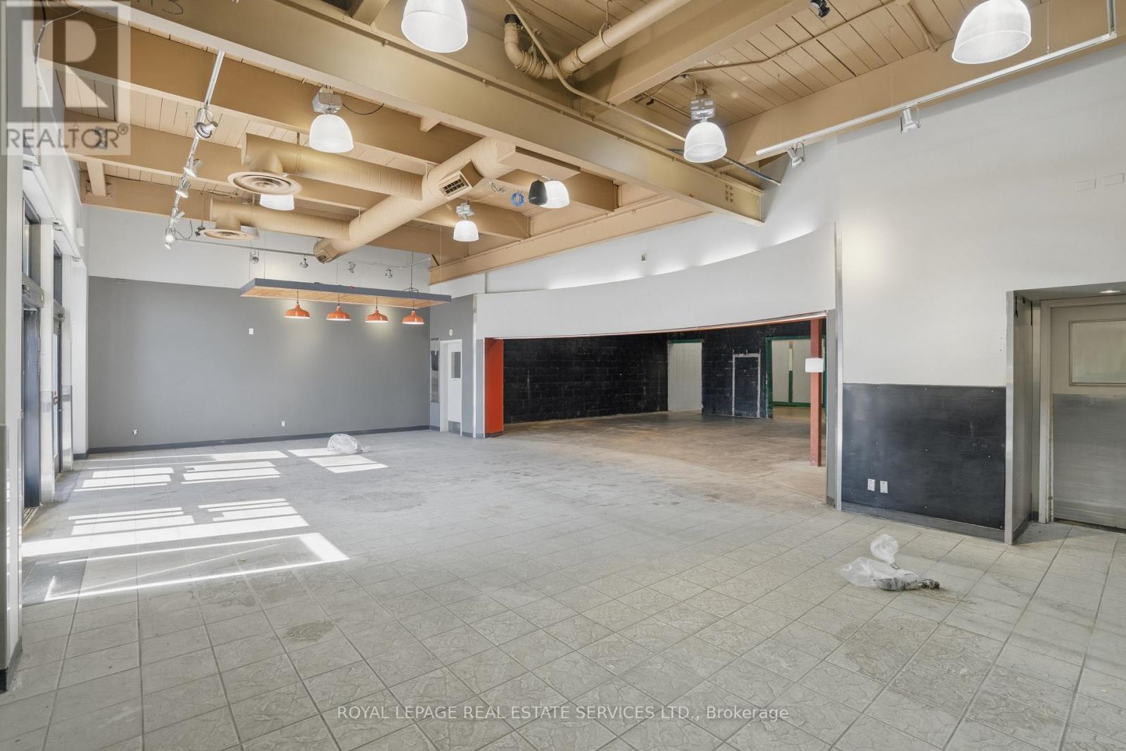 61 Queen Street N, Mississauga, Ontario  L5N 1A4 - Photo 17 - W13200232