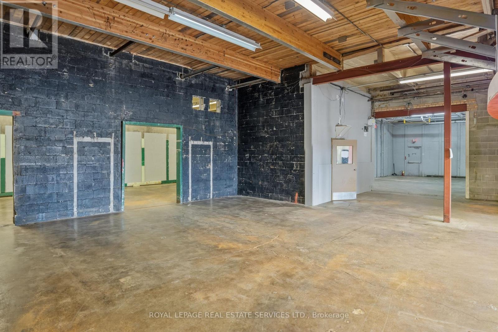 61 Queen Street N, Mississauga, Ontario  L5N 1A4 - Photo 24 - W13200232