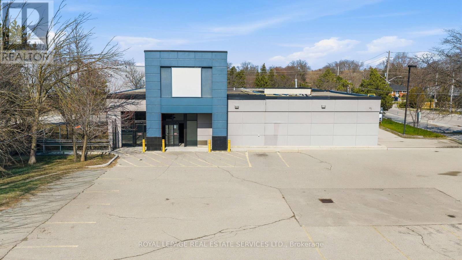 61 Queen Street N, Mississauga, Ontario  L5N 1A4 - Photo 3 - W13200232