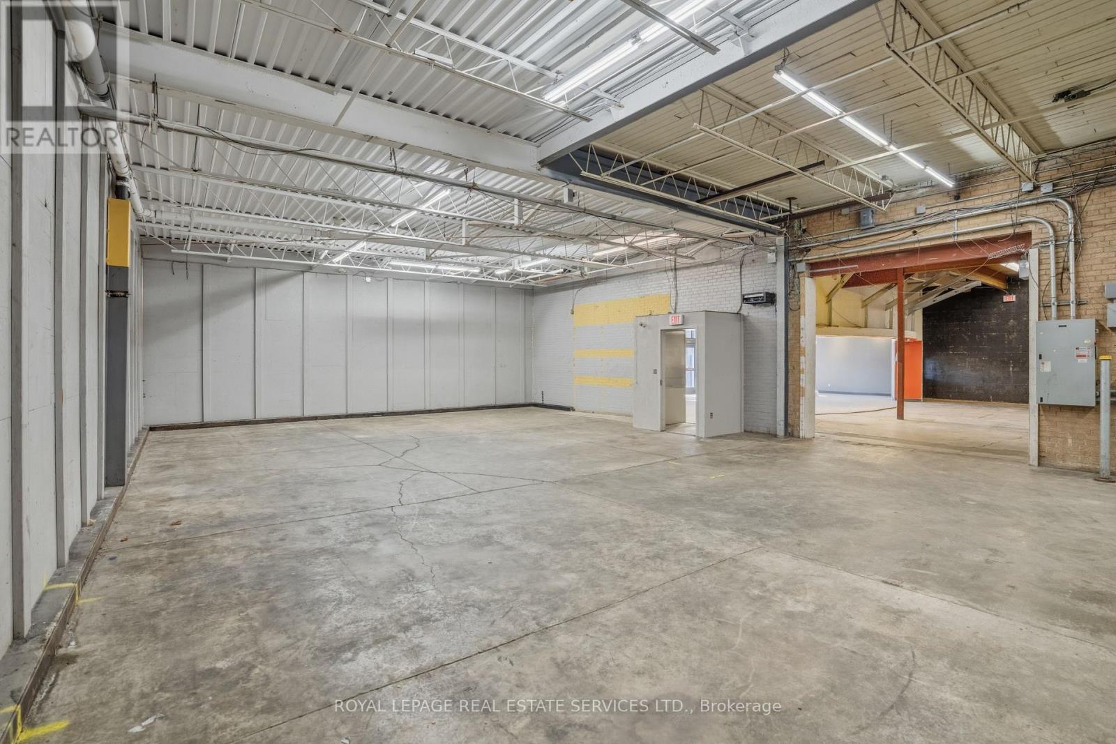 61 Queen Street N, Mississauga, Ontario  L5N 1A4 - Photo 33 - W13200232