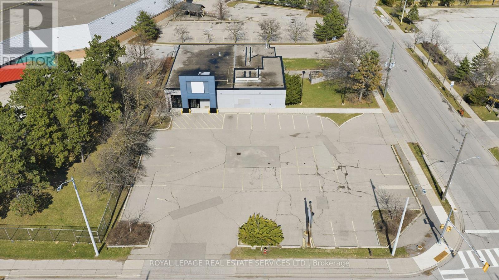 61 Queen Street N, Mississauga, Ontario  L5N 1A4 - Photo 4 - W13200232