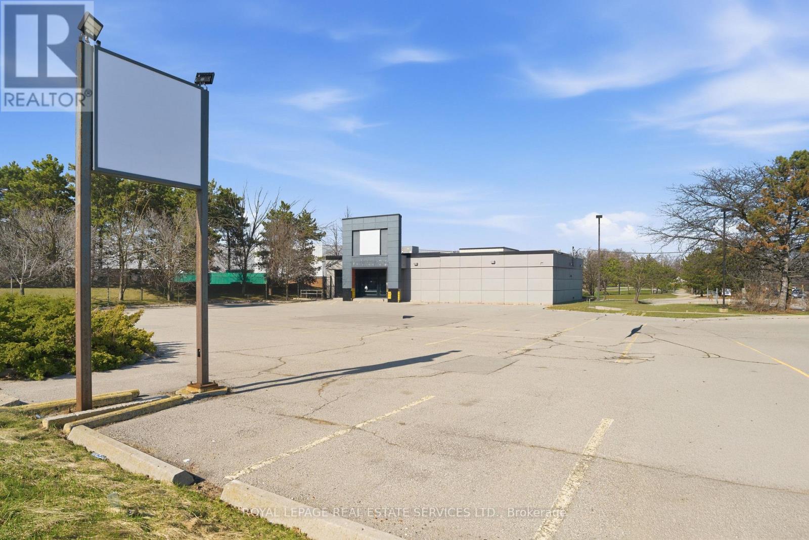 61 Queen Street N, Mississauga, Ontario  L5N 1A4 - Photo 5 - W13200232