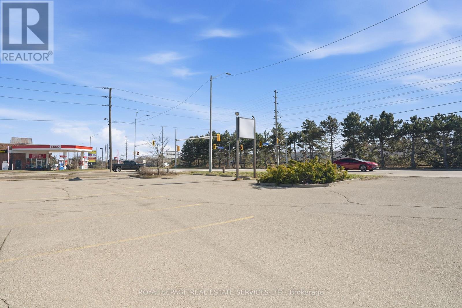 61 Queen Street N, Mississauga, Ontario  L5N 1A4 - Photo 9 - W13200232