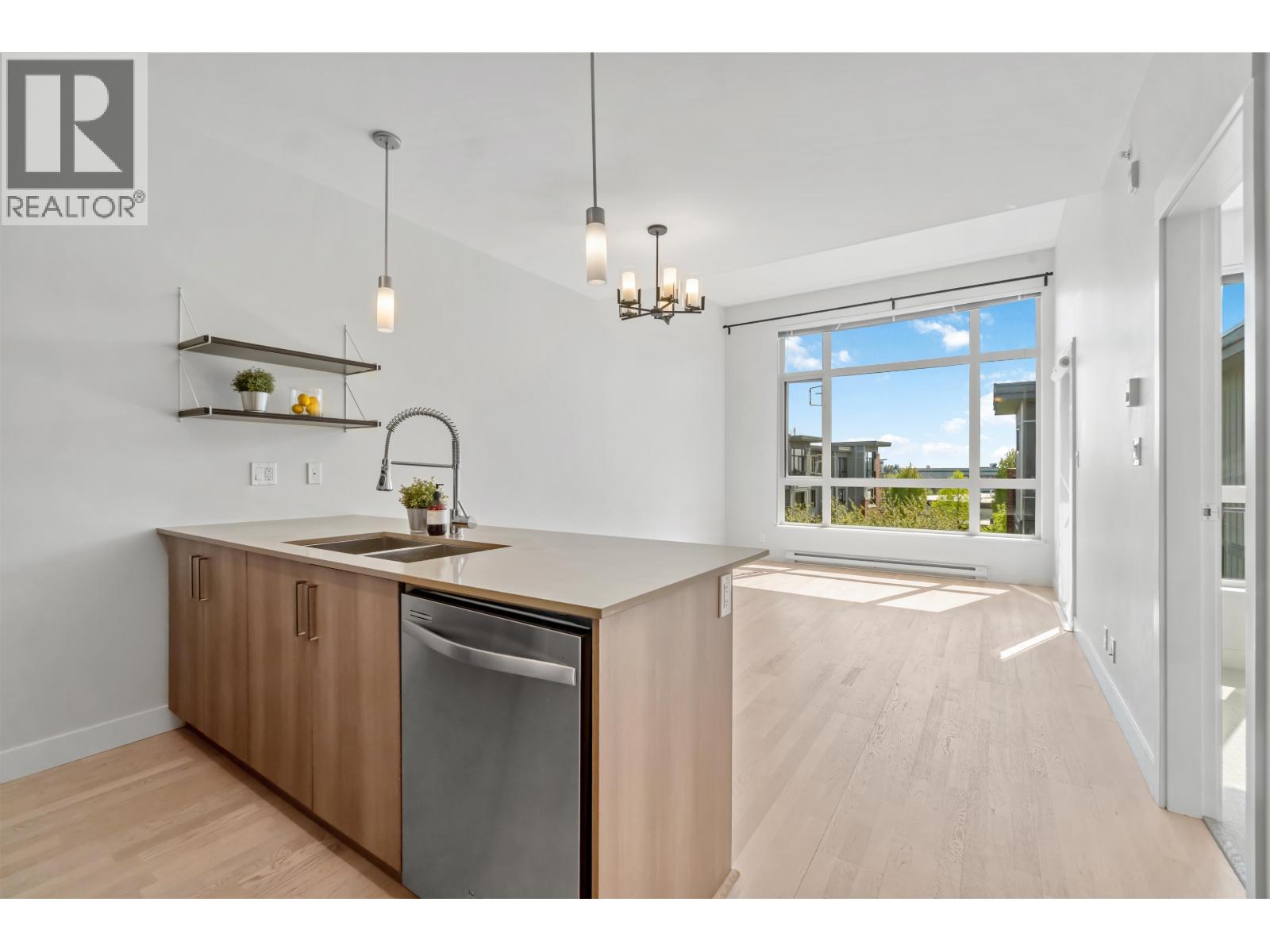 4xx 7058 14th Avenue, Burnaby, British Columbia  V3N 0E6 - Photo 3 - R3111028