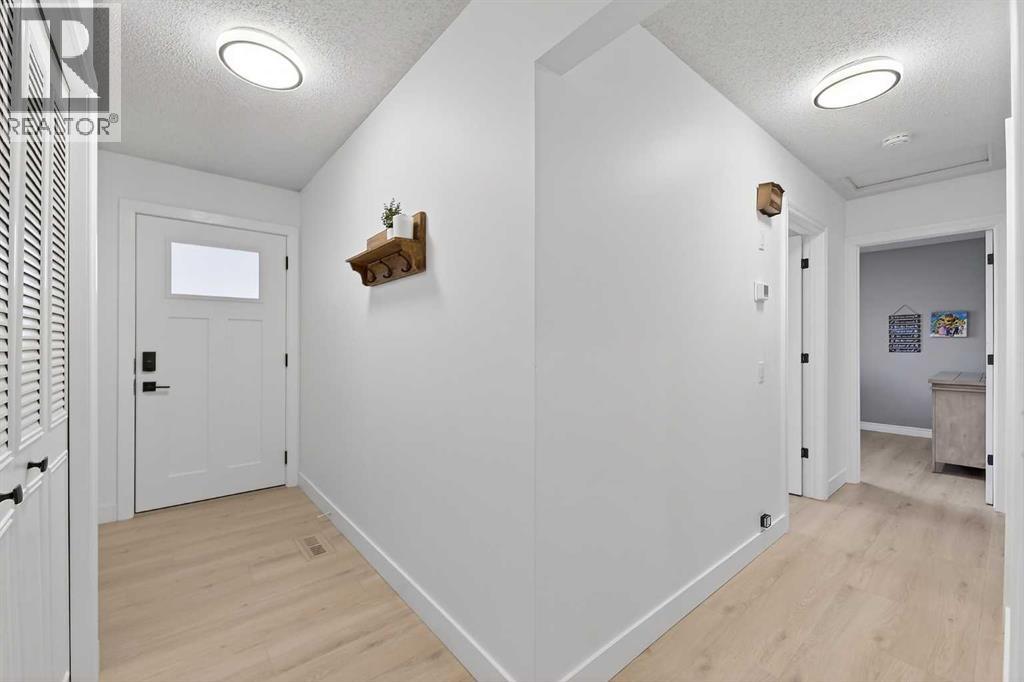 240 Canniff Place SW, Calgary, Alberta  T2W 2L8 - Photo 6 - A2313804