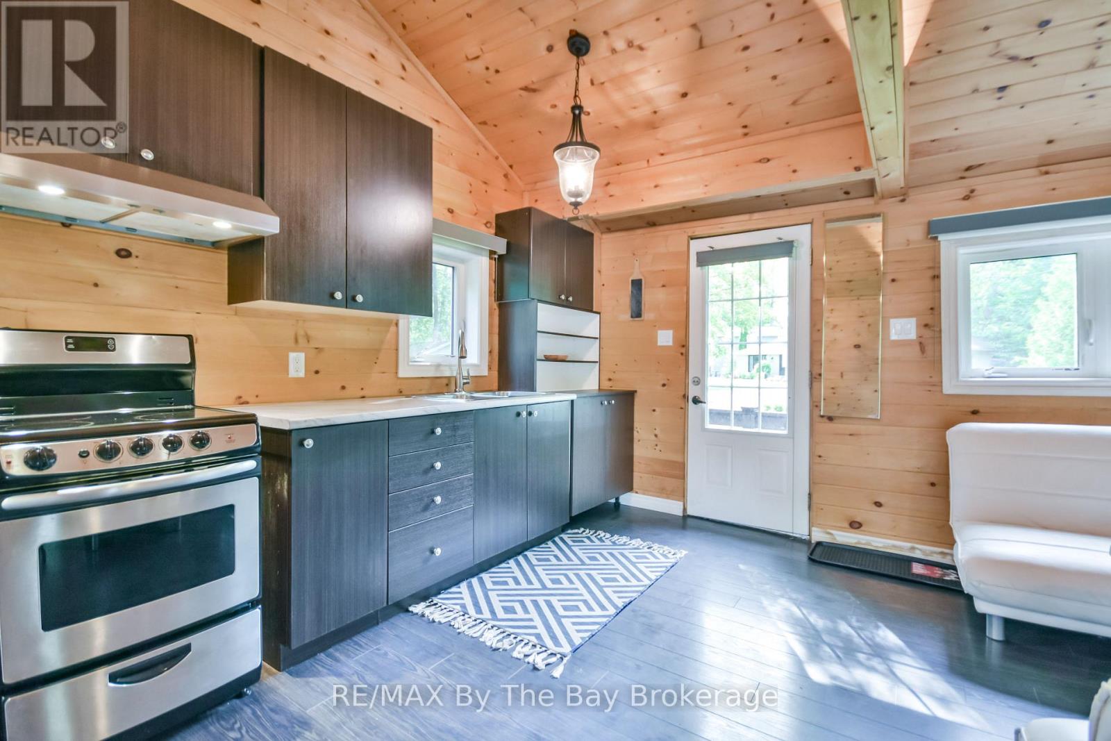 578 Oxbow Park Drive, Wasaga Beach, Ontario L9Z 2T8 - Photo 3 - S13201296