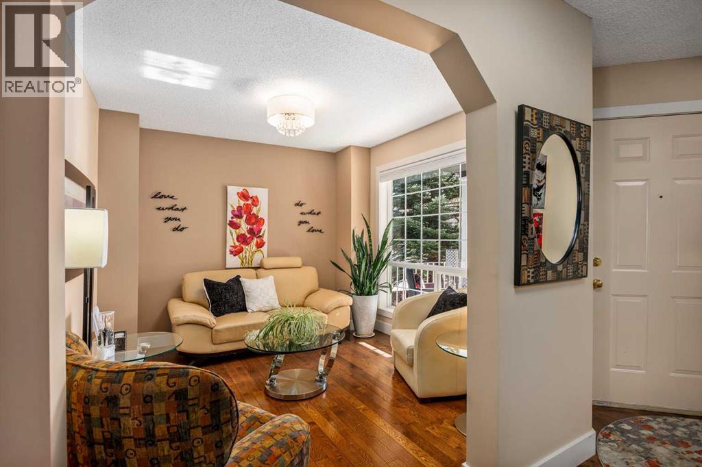 15 Valley Brook Circle NW, Calgary, Alberta  T5J 1R3 - Photo 4 - A2304203