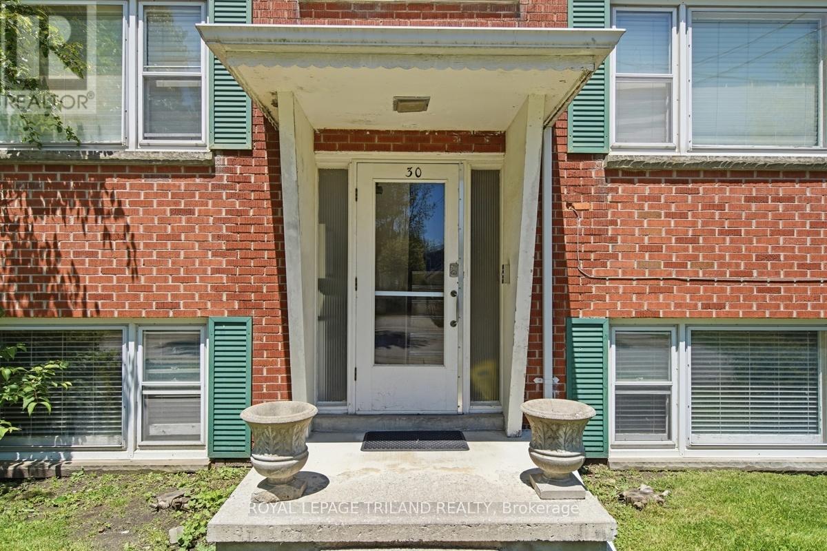 8 - 30 Mcclary Avenue, London South, Ontario  N6C 1P7 - Photo 2 - X13201308