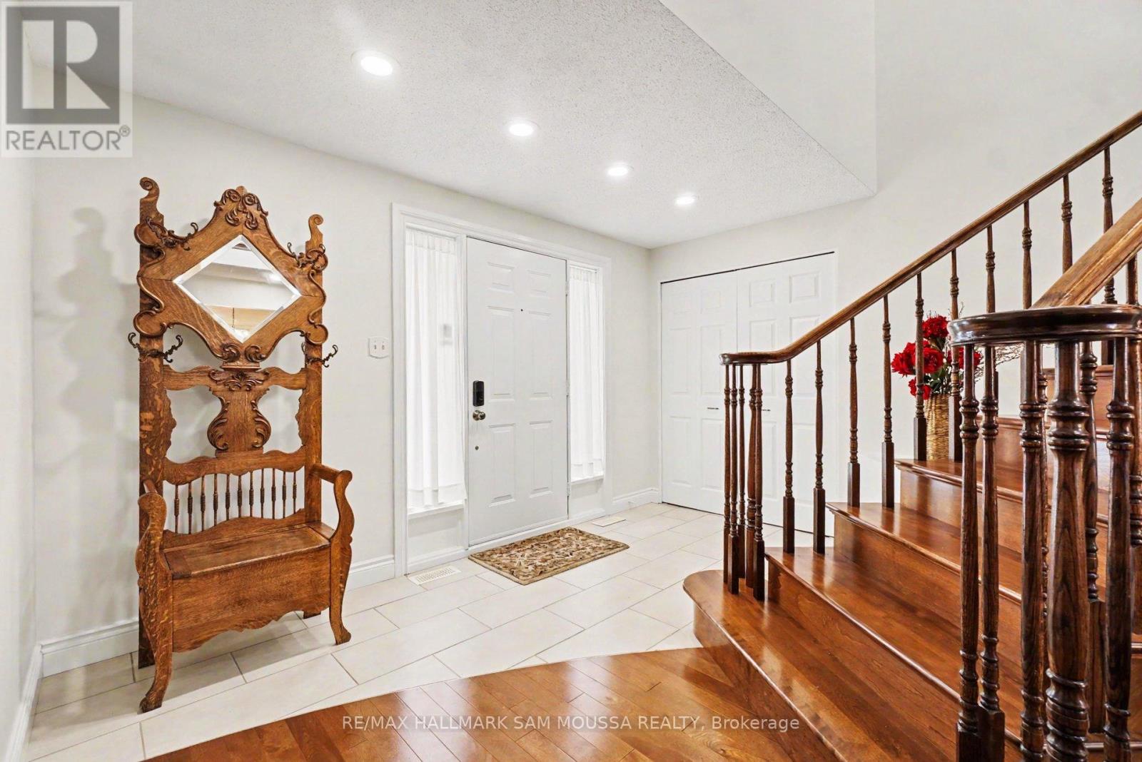 6115 Voyageur Drive, Ottawa, Ontario  K1C 2X5 - Photo 4 - X13200976