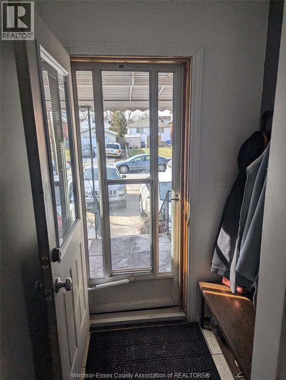 856 Pillette Road, Windsor, Ontario  N8Y 3B5 - Photo 2 - 26012374