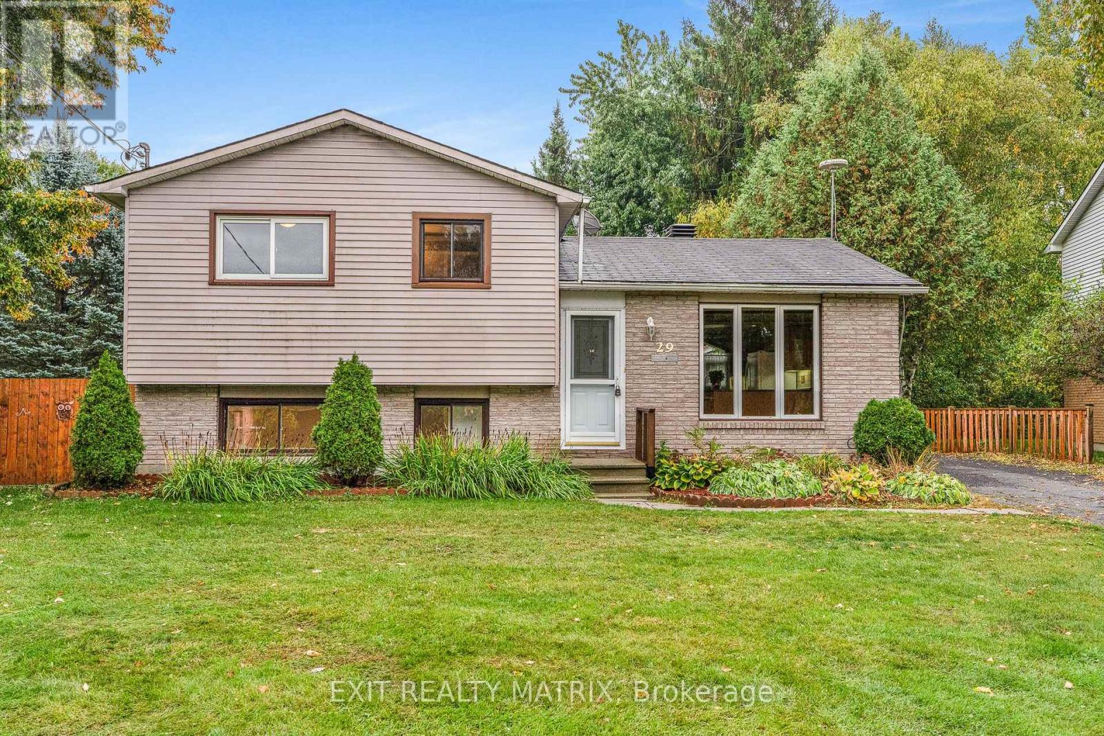 29 LOUISE CRESCENT, Russell, Ontario