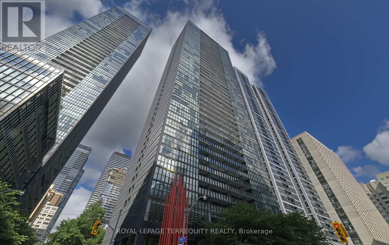2710 - 110 Charles Street E, Toronto, Ontario  M4Y 1T5 - Photo 1 - C13200858