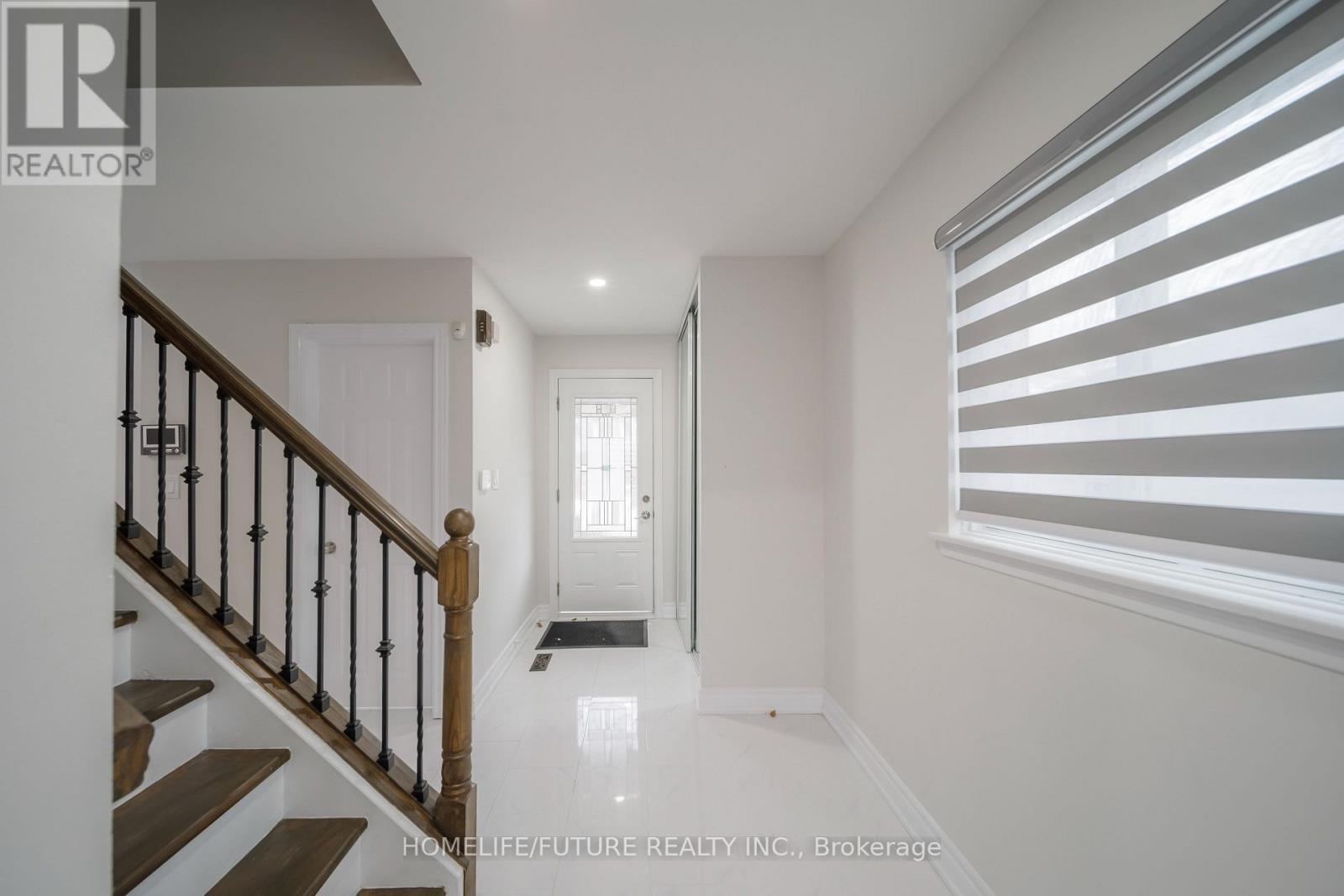 8 Coltman Crescent, Toronto, Ontario  M1B 2A2 - Photo 4 - E13200692