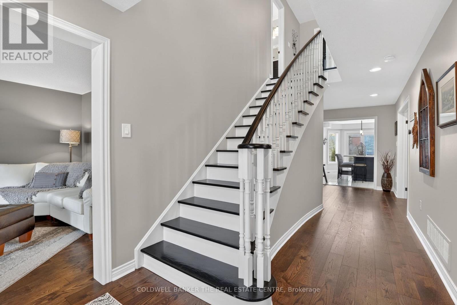896 Bosworth Court, Newmarket, Ontario  L3X 1Z1 - Photo 5 - N13200638