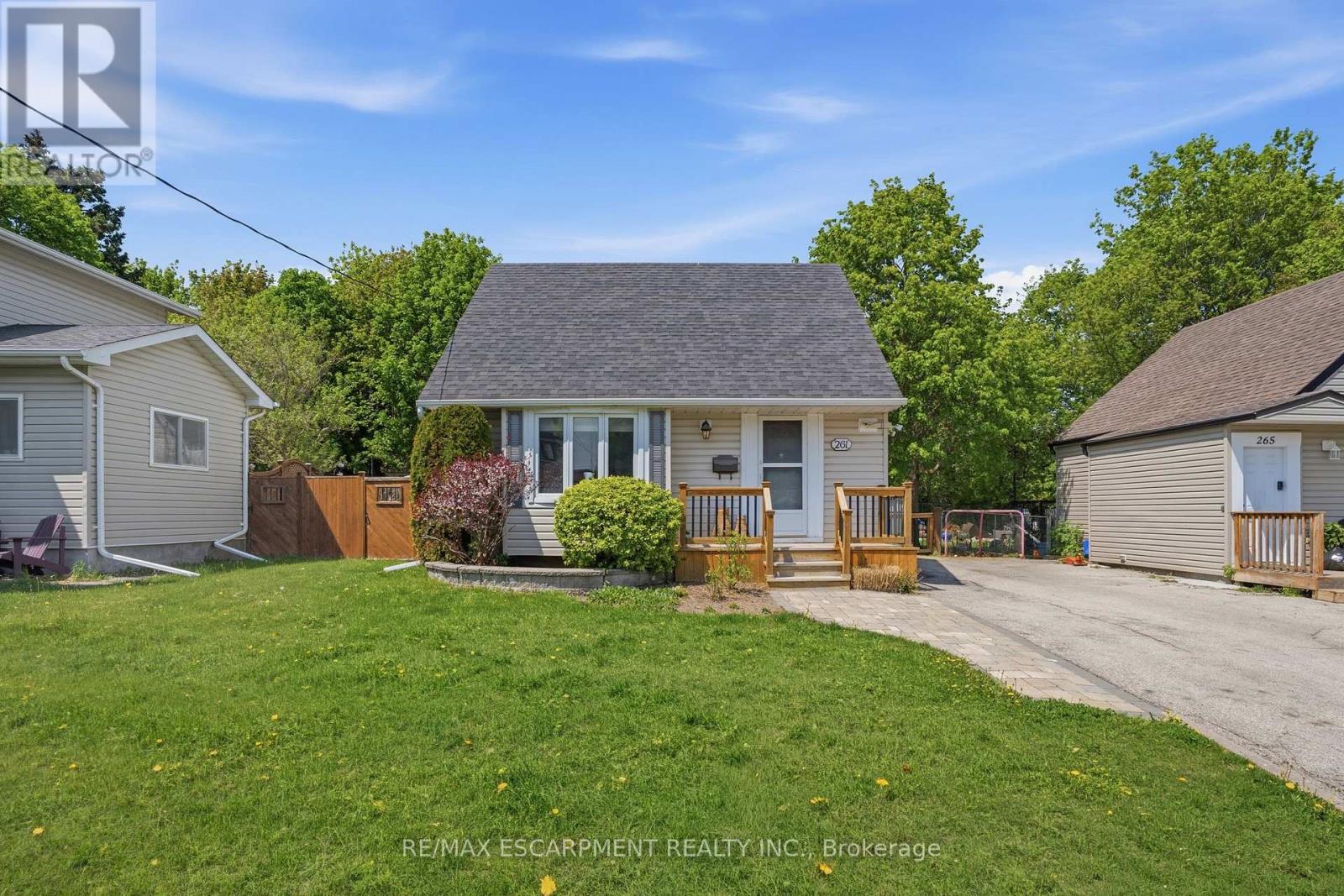261 ANDREW STREET, Newmarket, Ontario