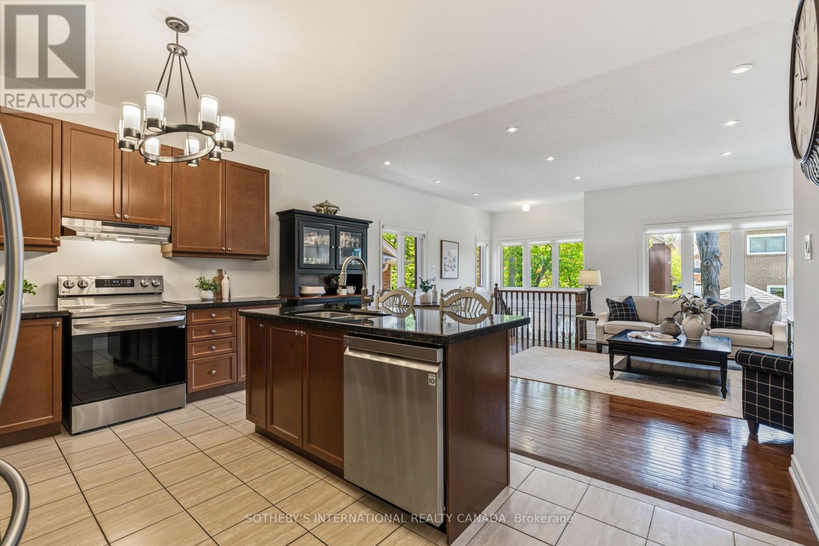 205 Sandale Road, Whitchurch-Stouffville, Ontario  L4A 0Y3 - Photo 10 - N13200852