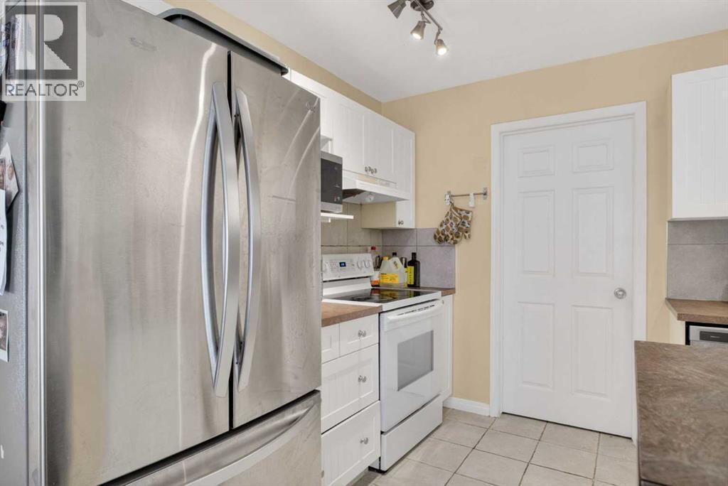 34 Simcoe Place SW, Calgary, Alberta  T3H 4T8 - Photo 13 - A2301399
