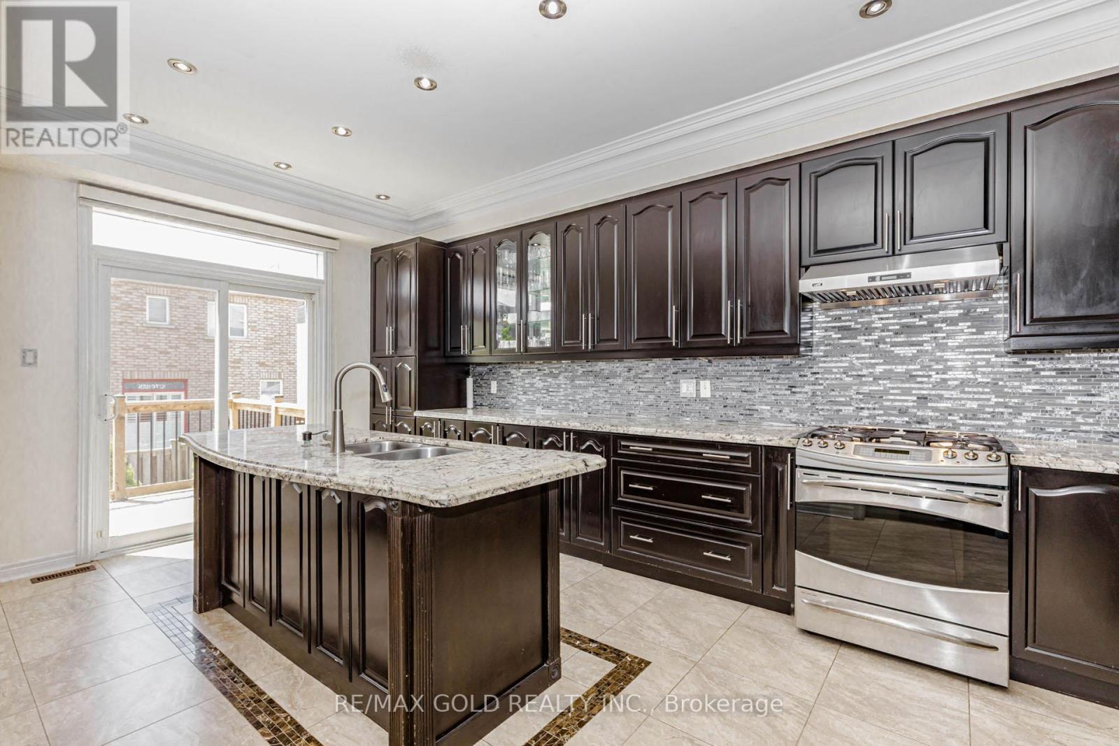 548 Fernforest Drive, Brampton, Ontario  L6R 0V8 - Photo 20 - W13201224