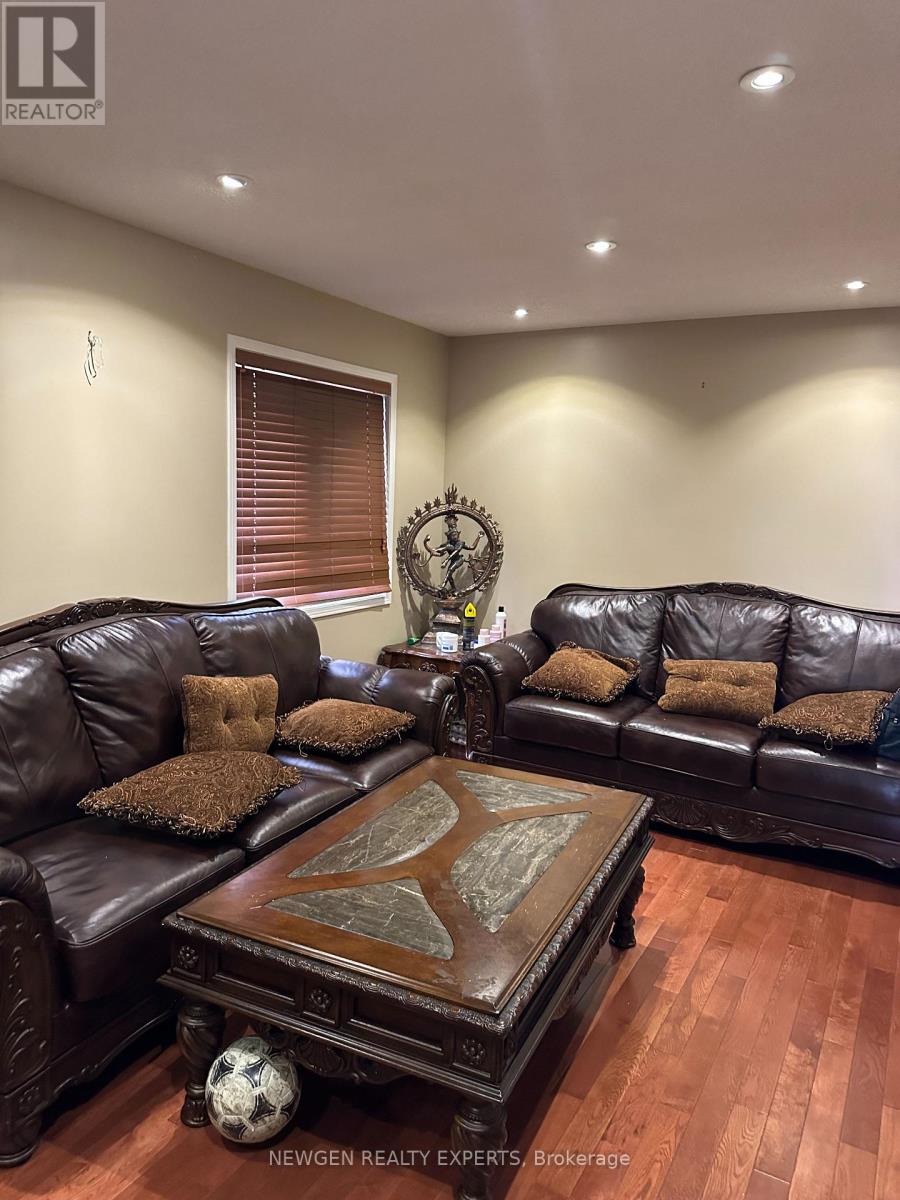107 Rollingwood Drive, Brampton, Ontario  L6Y 5P9 - Photo 4 - W13201322