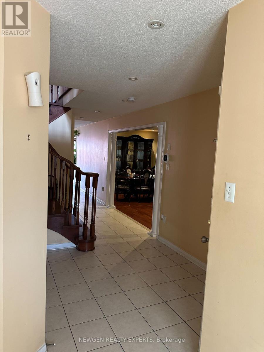 107 Rollingwood Drive, Brampton, Ontario  L6Y 5P9 - Photo 8 - W13201322
