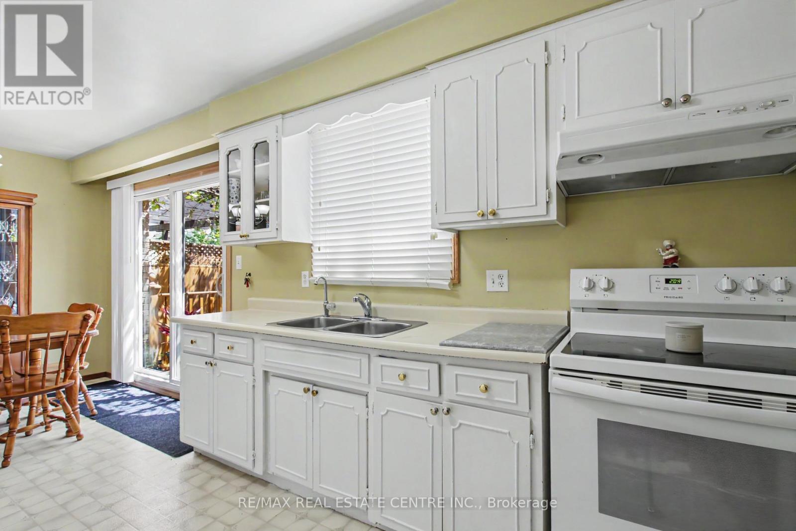 203 Moffat Drive, Cambridge, Ontario  N1R 6C1 - Photo 11 - X13201232