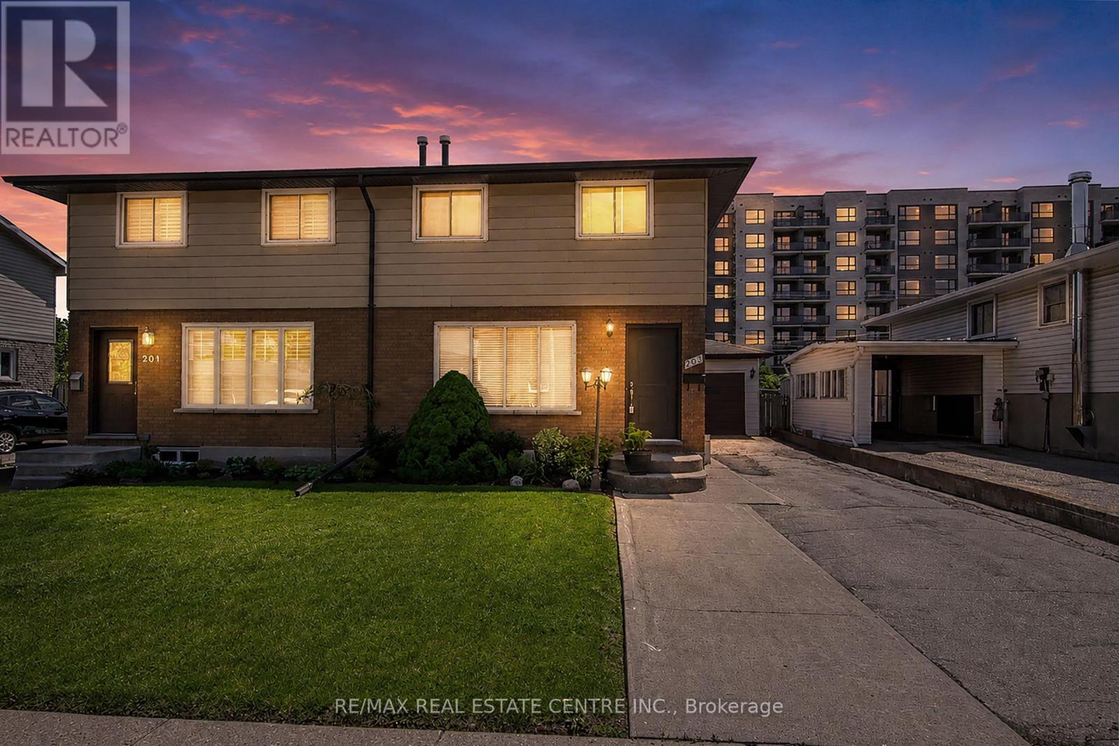 203 Moffat Drive, Cambridge, Ontario  N1R 6C1 - Photo 2 - X13201232