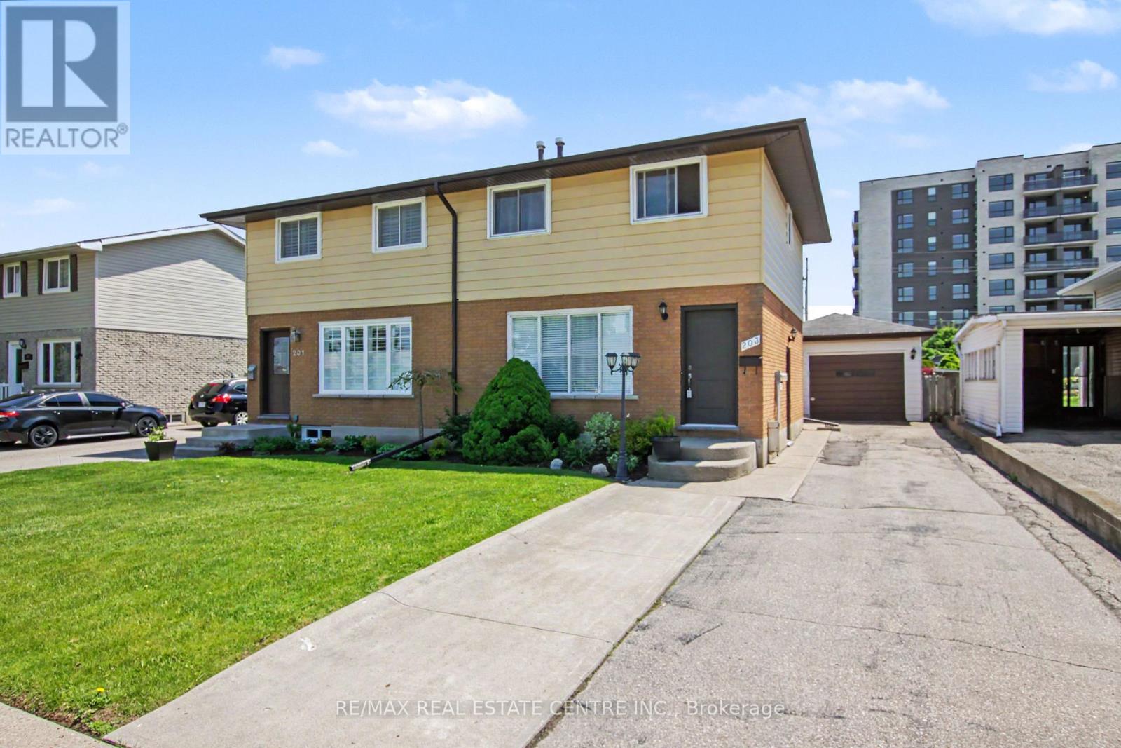 203 Moffat Drive, Cambridge, Ontario  N1R 6C1 - Photo 3 - X13201232
